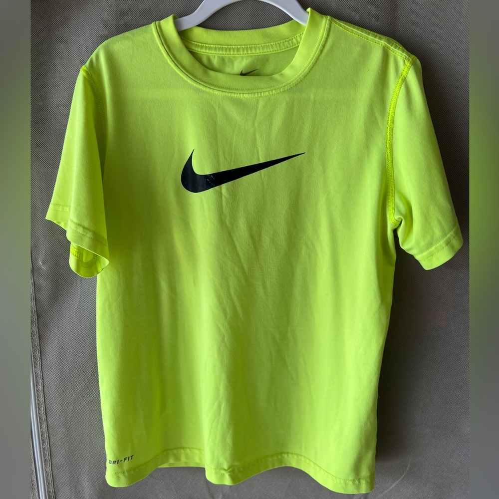 Boys Nike T-shirt